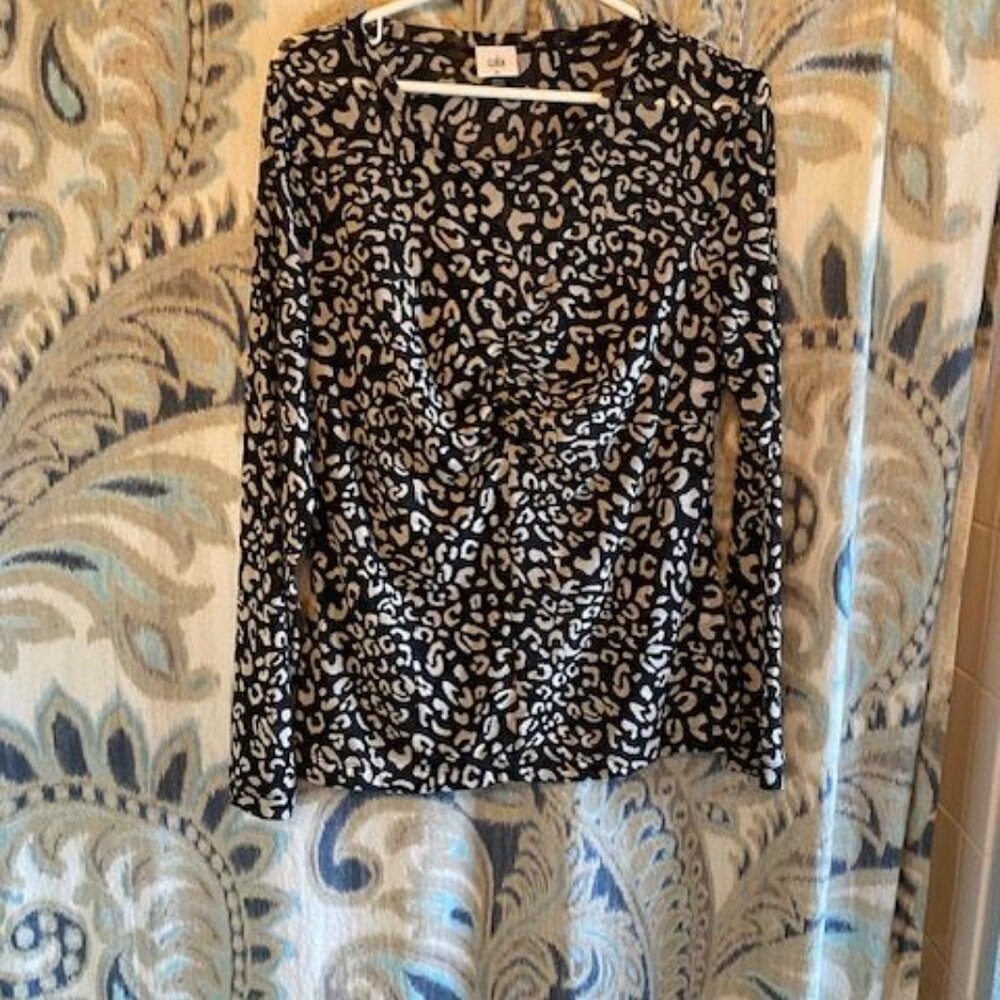 Black and off white Cabi "Sweetheart Top" in size medium
